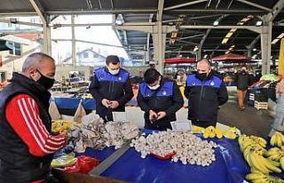 Ekipler pazarda HES kodu ve ateş ölçümü yaptı