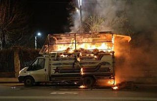 Ekmek teknesi yanan karton toplayıcısını Vali...