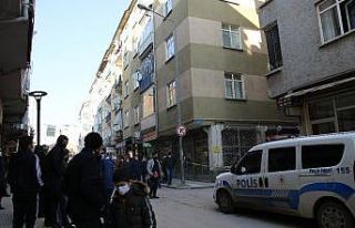 Elazığ’da depremde hasar alan orta hasarlı bir...