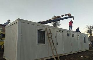 Elazığ’da depremin merkez üssü olan köye konteynerler...