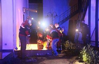 Elektrik kesilince 5 metrelik çukura düştü