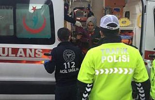 Elektrikli bisiklet yayalara çarptı: 3 yaralı