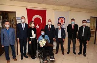Engelli gencin ilham veren başarısı