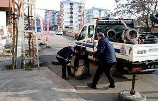 Erciş Belediyesi zabıta ekipleri yol ve kaldırım...