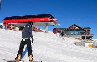 Erciyes’te kayak keyfi tüm hızıyla sürüyor