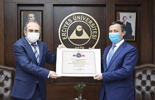 ERÜ’ye Turuncu Bayrak Belgesi Verildi