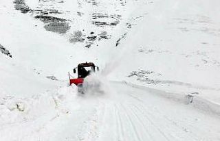 Erzincan’da kar ve tipiden 6 köy yolu ulaşıma...