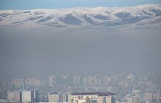 Erzurum’da hava kirliliği siyah bulutlar oluşturdu