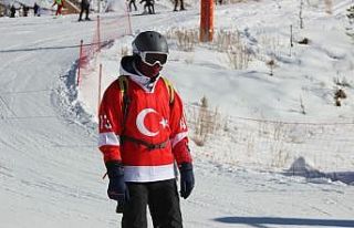 Erzurum’da kayak severler eğlenceye doyamadı