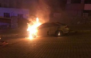 Eşine kızdı, kayınpederinin arabasını yaktı