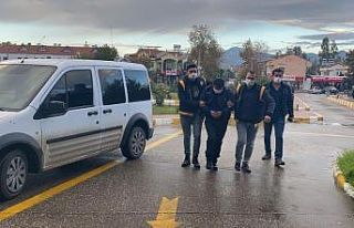 Eşini öldürüp, ormanda saklanmış