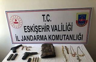 Eskişehir’de bin yıllık İncil ele geçirildi