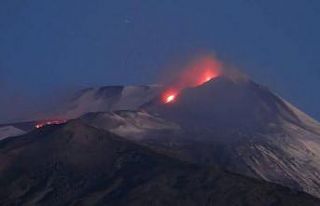 Etna Yanardağı yeniden faaliyete geçti