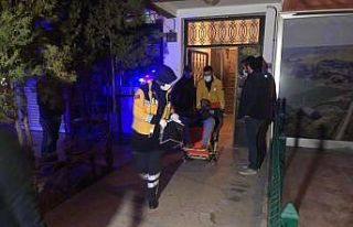 Evde alkol alan 5 arkadaş arasında kız meselesi...