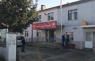 Evde olması gerekirken resmi daireye girerken yakalandı