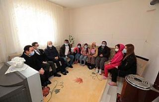 Evi kül olan ailenin yardımına ilk onlar koştu