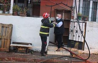 Evi yanarken içeri girmeye çalıştı