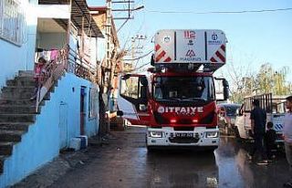 Evin bacasında çıkan yangın paniğe neden oldu