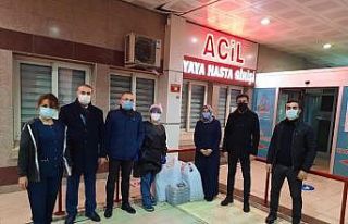 Evlerinde pişirip sağlık çalışanlarına gönderdiler