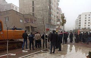 Evlerinin yıkılışını gözyaşları içinde izlediler