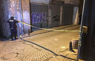 Fatih’te bıçaklı kavga: Dehşet anları kamerada