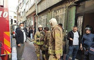 Fatih’te yangın paniği, mahsur kalanlar kurtarıldı