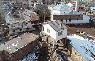 Fıkra gibi olay, bu odanın altından yol geçiyor