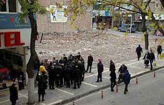Fuzuli Caddesi’ndeki depremzedelerin sıkıntıları...