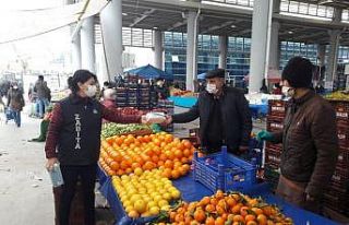 Gebze’de pazarcılara koruyucu maske