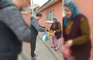 Genç muhtar mahallelisini yalnız bırakmıyor