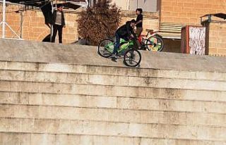 Gençlerin Balıklıgöl’deki tehlikeli oyunu