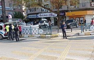 Geri manevra yapan aracın çarptığı kadın yaralandı