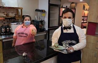 Gölcük’te kurulan Down kafe hizmet için gün...