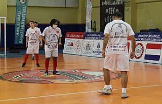 Görme engelli sporculardan futbol müsabakası