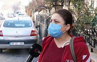 Gözyaşları içinde kayıp kızını arıyor