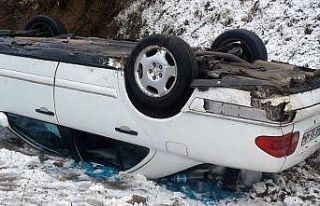 Gümüşhane’de otomobil takla attı: 4 yaralı