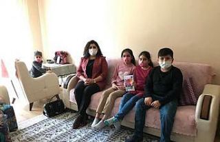 Gürel’den derslerinde başarılı olan 4 kardeşe...
