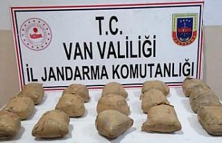 Gürpınar’da 15 kilo toz esrar ele geçirildi