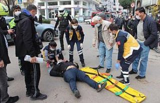 Hafif ticari araç ile çarpışan motosiklet sürücüsü...