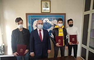 Hafızlar belgelerini aldı