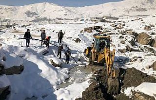 Hakkari su arıza ekibinin zorlu mesaisi