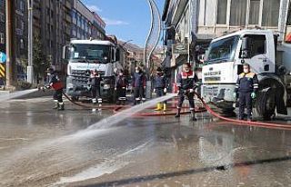 Hakkari’de cadde ve sokaklar dezenfekte edildi