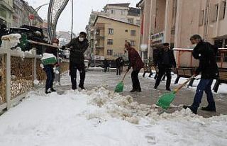 Hakkari’de kar timleri görev başında