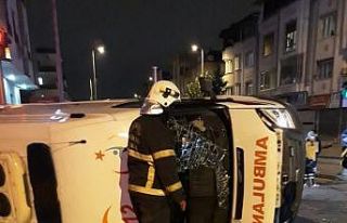 Hasta almaya giden ambulans kaza yaptı: 4 yaralı