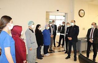 Hastaneyi yakmak isteyen hastayı durduran hemşirelere...