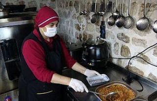 Hatay’da yöresel yemekler, paket servisle evlere...