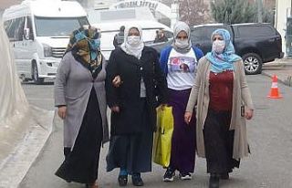 HDP önündeki ailelerin çığlığı büyüyerek...