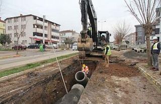 Hendek’te yağmur suyu hattı çalışmaları sürüyor