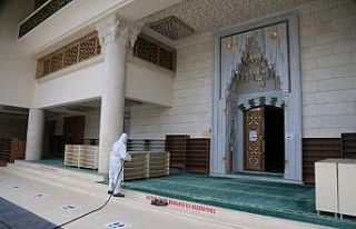İbadethaneler salgına karşı dezenfekte ediliyor