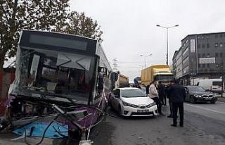 İETT otobüsünün karıştığı zincirleme kaza:...